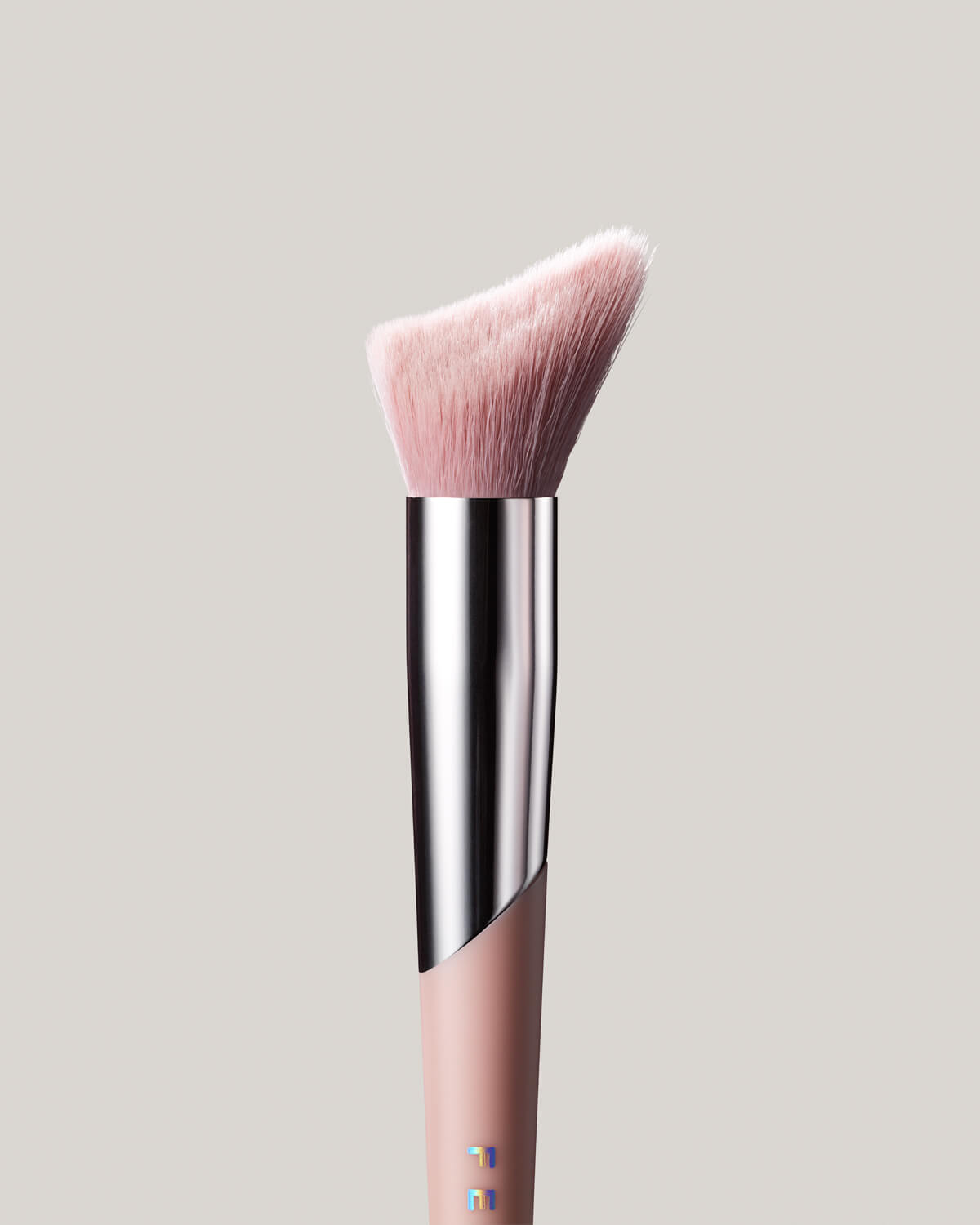 Cheek-Hugging Highlight Brush 120 - Image 2