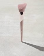 Cheek-Hugging Bronzer Brush 190