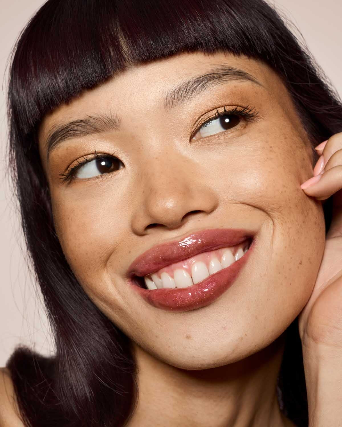 Gloss Bomb Universal Lip Luminizer ?? Hot Chocolit - Image 2