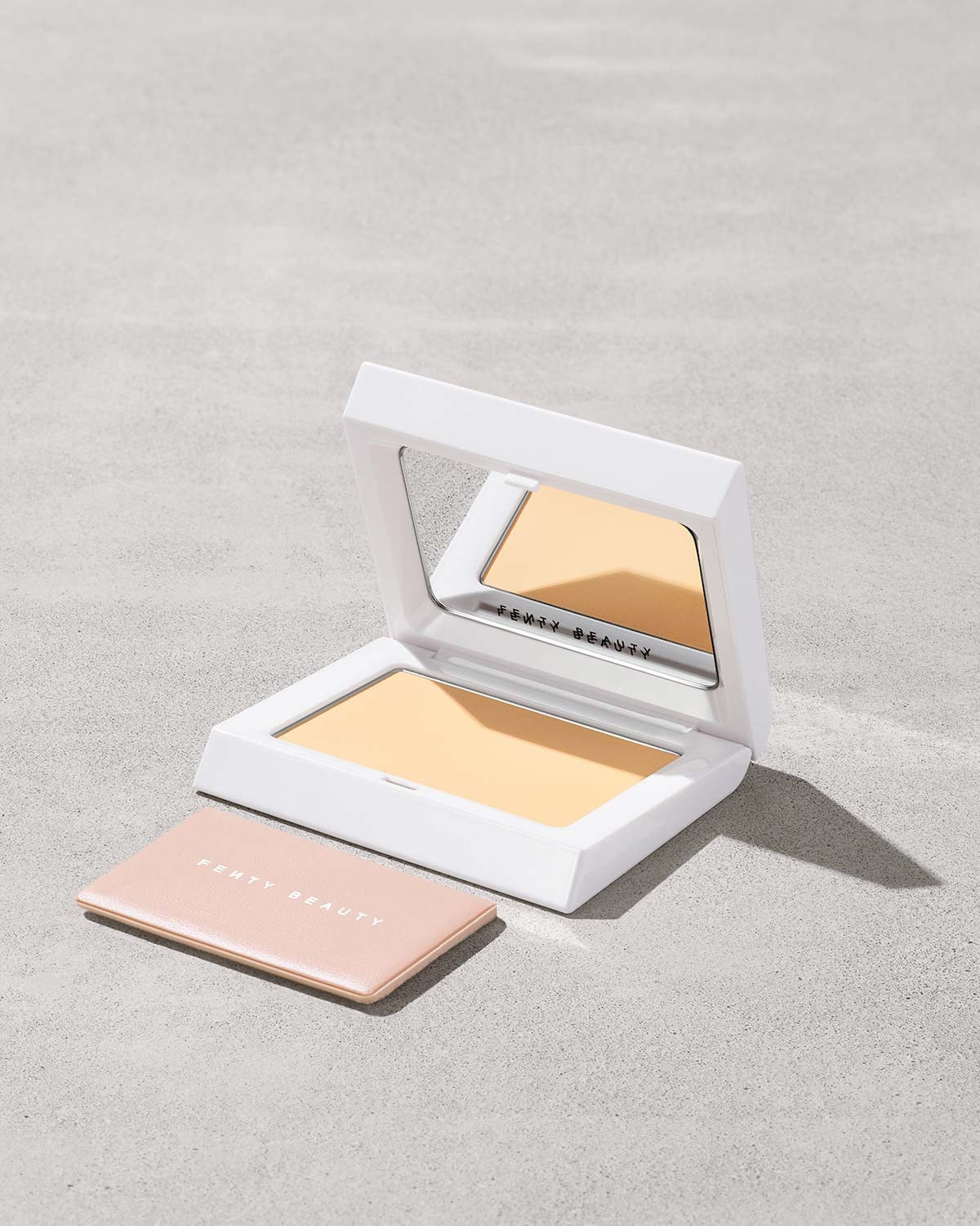 Bright Fix Instant Brightening + Blurring Powder ?? Banana