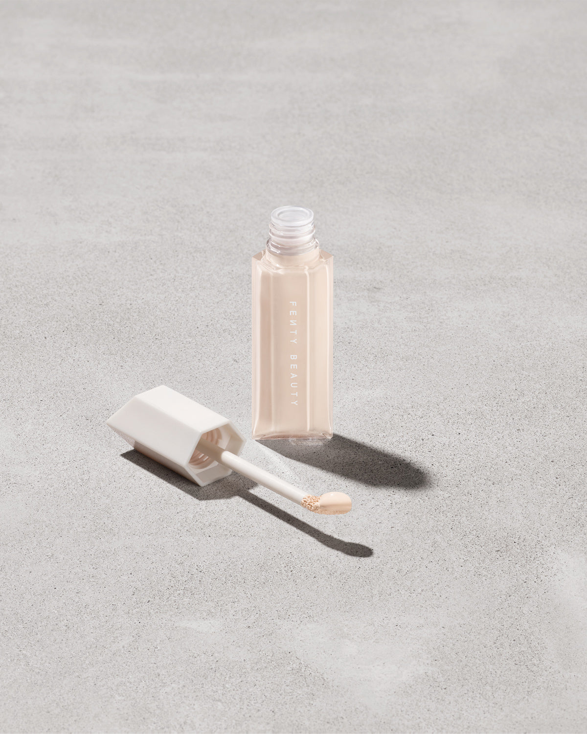 We're Even Hydrating Longwear Concealer ?? 100C