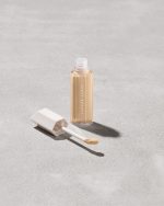 We're Even Hydrating Longwear Concealer ?? 210W