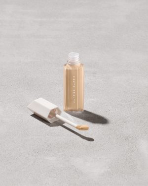 We're Even Hydrating Longwear Concealer ?? 210W