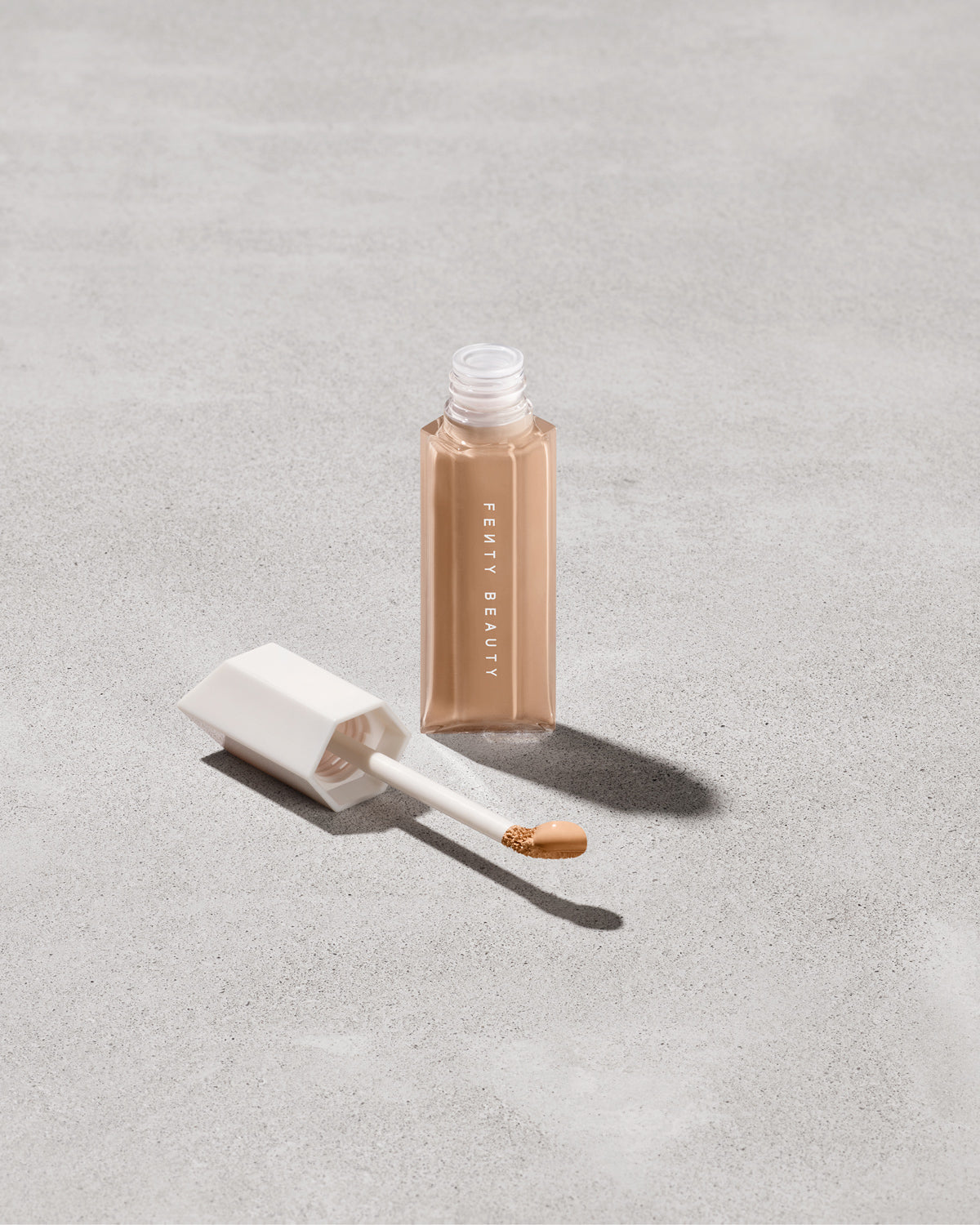 We're Even Hydrating Longwear Concealer ?? 260N